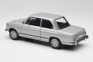 BMW 2002 Tii Polaris Plata AUTOart 1:18 80430146517 Metal - imagen 7 de 8