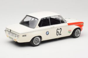 BMW 2002 tiK BMW AG #1 H. Hahne / D. Quester Class Winner Guards International 6 Hours Brands Hatch 1969 Minichamps 1:18 1556 - imagen 2 de 6