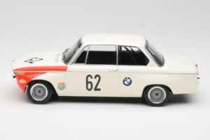BMW 2002 tiK BMW AG #1 H. Hahne / D. Quester Class Winner Guards International 6 Hours Brands Hatch 1969 Minichamps 1:18 1556 - imagen 3 de 6