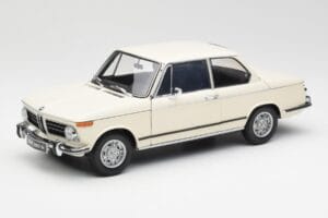 BMW 2002 Blanco Kyosho 1:18 08541W Metal