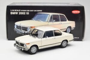 BMW 2002 Blanco Kyosho 1:18 08541W Metal - imagen 8 de 8