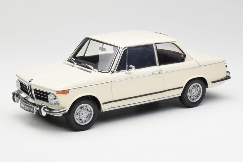BMW 2002 Blanco Kyosho 1:18 08541W Metal