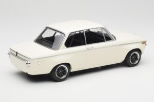 BMW 2002 Blanco Plain Body Version Minichamps 1:18 155702600 Metal - imagen 2 de 6