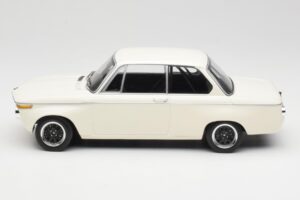 BMW 2002 Blanco Plain Body Version Minichamps 1:18 155702600 Metal - imagen 3 de 6
