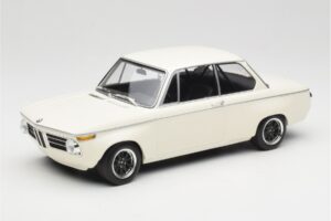 BMW 2002 Blanco Plain Body Version Minichamps 1:18 155702600 Metal