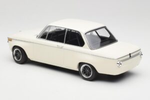 BMW 2002 Blanco Plain Body Version Minichamps 1:18 155702600 Metal - imagen 5 de 6