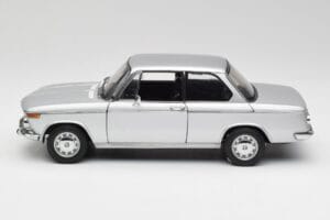 BMW 2002tii Plateado AUTOart 1:18 80430151479 Metal - imagen 4 de 8