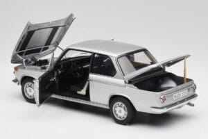 BMW 2002tii Plateado AUTOart 1:18 80430151479 Metal - imagen 5 de 8