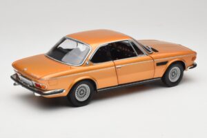 BMW 3.0 CSi E9 Gold Metallic Minichamps 1:18 180029027 Metal - imagen 3 de 8