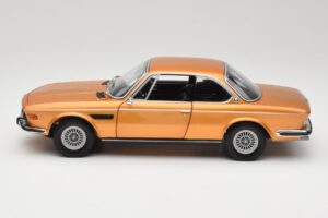BMW 3.0 CSi E9 Gold Metallic Minichamps 1:18 180029027 Metal - imagen 4 de 8