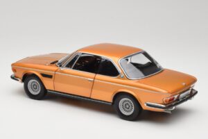 BMW 3.0 CSi E9 Gold Metallic Minichamps 1:18 180029027 Metal - imagen 7 de 8