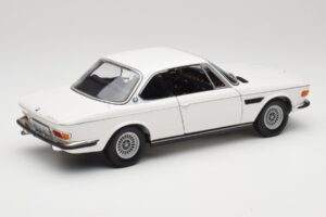 BMW 3.0 CSi E9 Blanco Minichamps 1:18 180029026 Metal - imagen 3 de 8