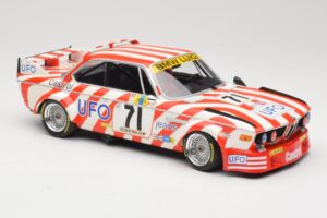 BMW 3.0 CSL E9 #71 Luigi Racing P. Xhenceval / J. Dieudonné 24 Hours of Le Mans 1977 Minichamps 1:18 155772571 Metal - imagen 4 de 6