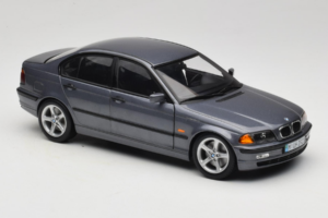 BMW 318i E46 Grey Metallic Edición Concesionario UT Models 1:18 80430028459 Metal - imagen 6 de 8