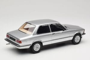 BMW 320 E21 Plata Minichamps 1:18 107024200 Resina - imagen 2 de 6