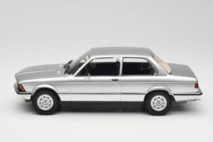 BMW 320 E21 Plata Minichamps 1:18 107024200 Resina - imagen 3 de 6
