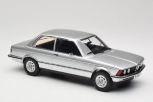 BMW 320 E21 Plata Minichamps 1:18 107024200 Resina - imagen 4 de 6