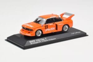 BMW 320i Group 5 #23 E. Cheever / G. Villeneuve 6 Hours of Mosport Class Winners 1977 Damaged Spoiler Minichamps 1:43 4007723 - imagen 2 de 5