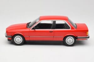 BMW 323i E21 Rojo Minichamps 1:18 155026000 Metal - imagen 3 de 6