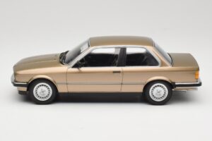 BMW 323i E30 Brown Metallic Minichamps 1:18 155026004 Metal - imagen 3 de 6