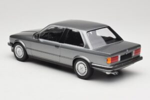 BMW 323i E30 Grey Metallic Minichamps 1:18 155026006 Metal - imagen 5 de 6