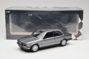 BMW 323i E30 Grey Metallic Minichamps 1:18 155026006 Metal - imagen 6 de 6