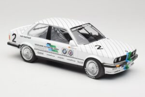 BMW 325i E30 #2 O. Manthey Vogelsang Automobile 3rd Place Eifel Race DTM 1986 Minichamps 1:18 155862602 Metal - imagen 4 de 6