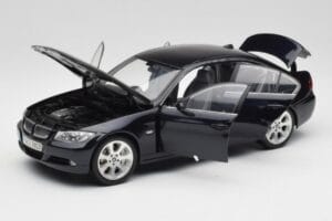 BMW 330i E46 Negro Kyosho 1:18 08731RB Metal - imagen 2 de 8