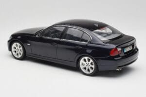 BMW 330i E46 Negro Kyosho 1:18 08731RB Metal - imagen 7 de 8