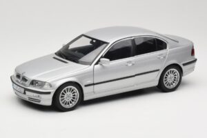 BMW 330i E46 Plata UT 1:18 80430302328 Metal