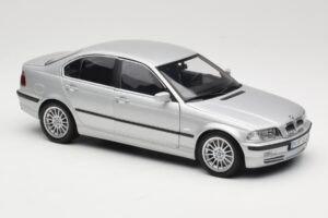 BMW 330i E46 Plata UT 1:18 80430302328 Metal - imagen 6 de 8