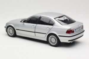 BMW 330i E46 Plata UT 1:18 80430302328 Metal - imagen 7 de 8