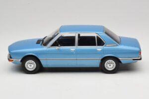 BMW 5 Series E12 Azul MCG 1:18 MCG18541 Metal - imagen 3 de 6