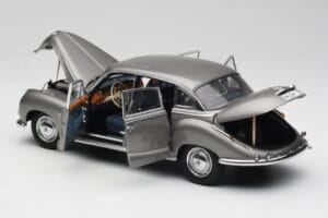 BMW 502 2.6 Luxus Silver Beige Metallic AUTOart 1:18 70591 Metal - imagen 5 de 8