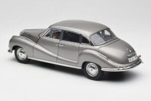 BMW 502 2.6 Luxus Silver Beige Metallic AUTOart 1:18 70591 Metal - imagen 7 de 8