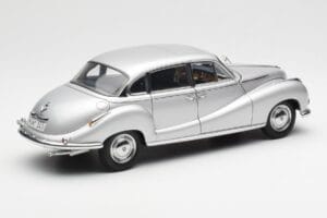 BMW 502 2.6 Luxus Super Plata AUTOart 1:18 70593 Metal - imagen 3 de 8