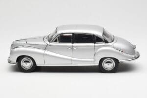 BMW 502 2.6 Luxus Super Plata AUTOart 1:18 70593 Metal - imagen 4 de 8