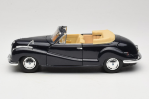 BMW 502 Descapotable Negro Maisto 1:18 31817 Metal - imagen 4 de 8