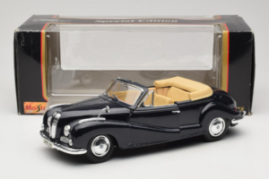 BMW 502 Descapotable Negro Maisto 1:18 31817 Metal - imagen 8 de 8