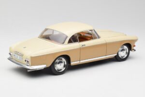 BMW 503 Beige Revell 1:18 8832 Metal - imagen 3 de 8
