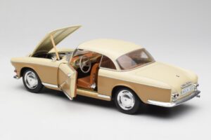 BMW 503 Beige Revell 1:18 8832 Metal - imagen 5 de 8