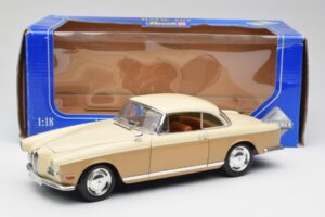 BMW 503 Beige Revell 1:18 8832 Metal - imagen 8 de 8
