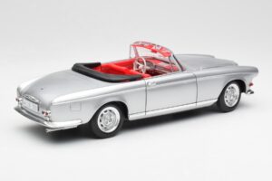 BMW 503 Plateado Revell 1:18 18787 Metal - imagen 3 de 8