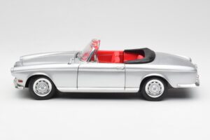 BMW 503 Plateado Revell 1:18 18787 Metal - imagen 4 de 8