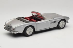 BMW 507 Cabriolet Plata Revell 1:18 8829 Metal - imagen 3 de 8