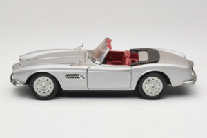 BMW 507 Cabriolet Plata Revell 1:18 8829 Metal - imagen 4 de 8