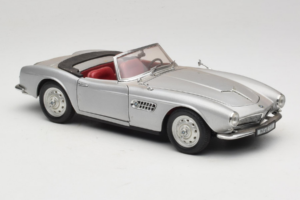 BMW 507 Cabriolet Plata Revell 1:18 8829 Metal - imagen 6 de 8