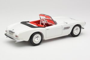BMW 507 Touring Sport Feather White Revell 1:18 8810 Metal - imagen 3 de 8