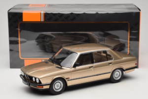 BMW 520i E28 Gold Metallic IXO 1:18 18CMC184 Metal - imagen 6 de 6