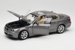 BMW 530i E60 Grey Metallic Revell 1:18 08841 Metal - imagen 2 de 8